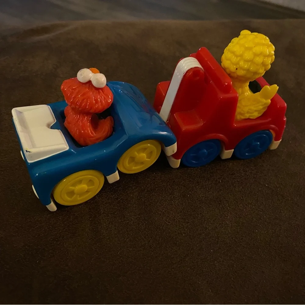 Vtg 2004 Mattel‎ Sesame Street Big Bird & Elmo Tow Truck Set- G8599 - G8601